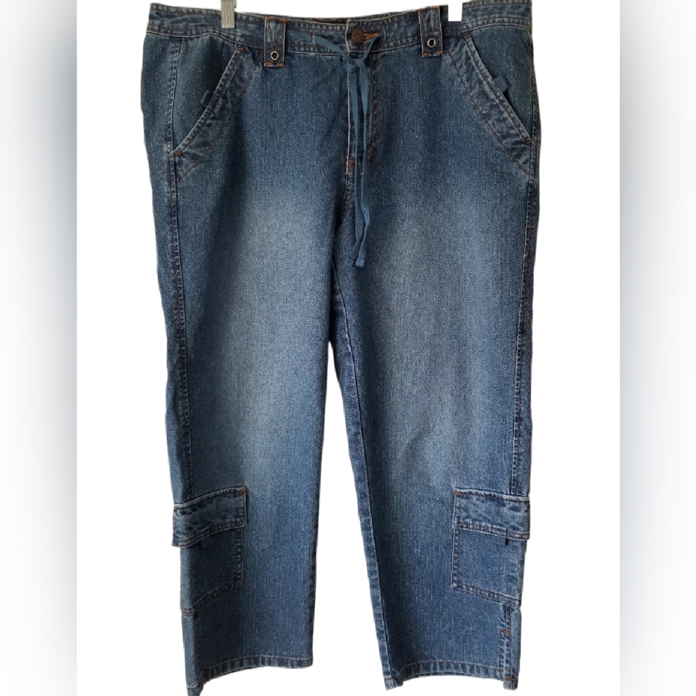 NWOT Venezia Women Distressed Drawstring Cargo Capri Med. Wash Med Rise Jeans 14